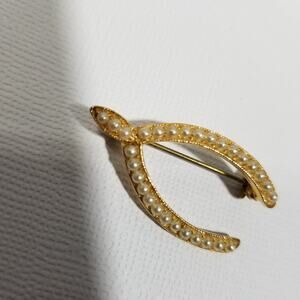 Gold tone wish bone brooch with faux pearls one and one half